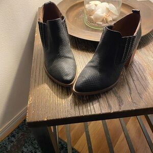 Report Black Textured Ankle Booties